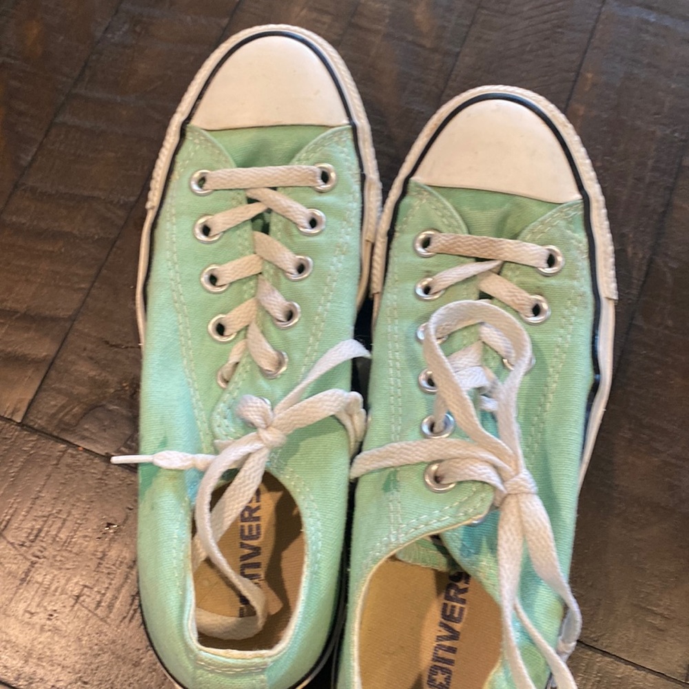 Converse size 7 women’s in beach glass